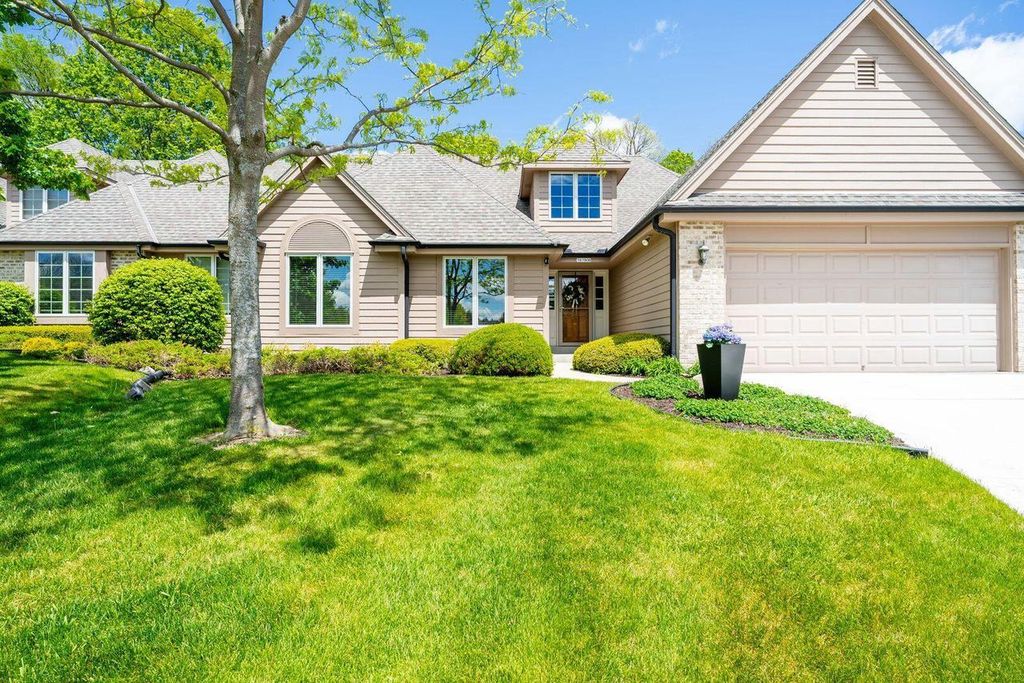 Photo of 19190 Stonehedge DRIVE #B, Brookfield, WI 53045 (MLS # 1962015)