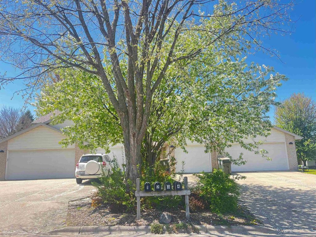 Photo of 590 Kelvington DRIVE, Sun Prairie, WI 53590 (MLS # 2013250)