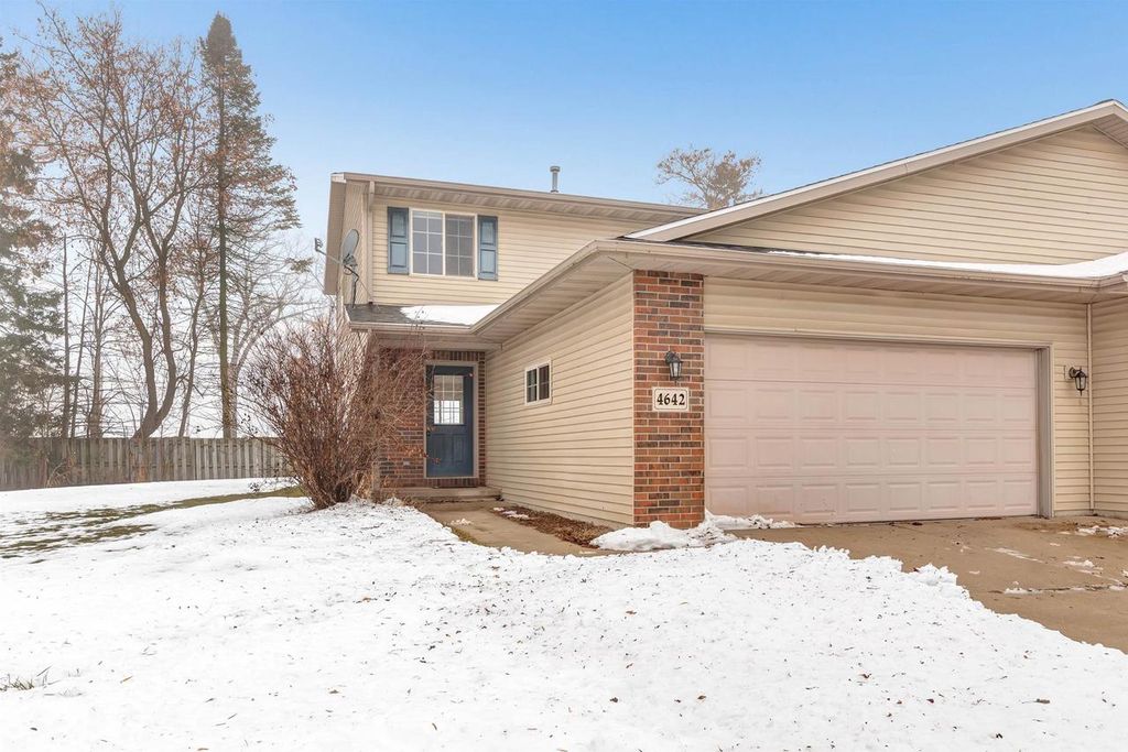 Photo of 4642 Ridge COURT, Manitowoc, WI 54220 (MLS # 50319316)