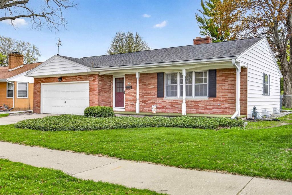 Photo of 1221 Division STREET, Green Bay, WI 54303 (MLS # 50325204)