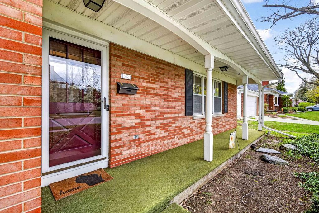 Photo of 1221 Division STREET, Green Bay, WI 54303 (MLS # 50325204)