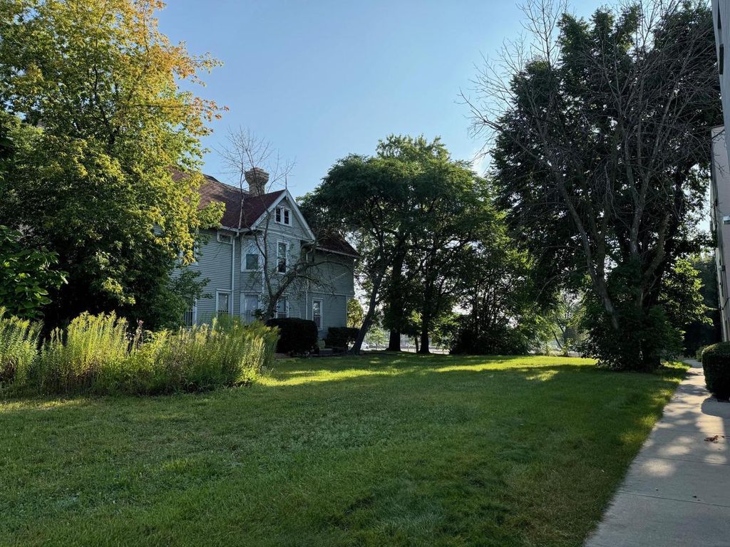 Photo of 541 N 20th STREET, Milwaukee, WI 53233 (MLS # 1945930)