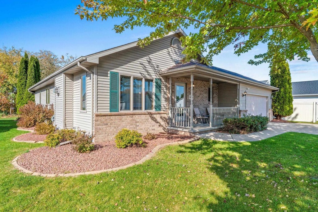 Photo of 2605 Maple Grove DRIVE, Neenah, WI 54956 (MLS # 50334277)