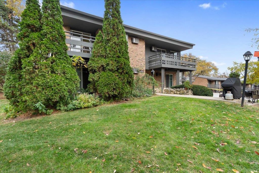 Photo of 6251 Charing Cross LANE #D, Middleton, WI 53562 (MLS # 2011581)