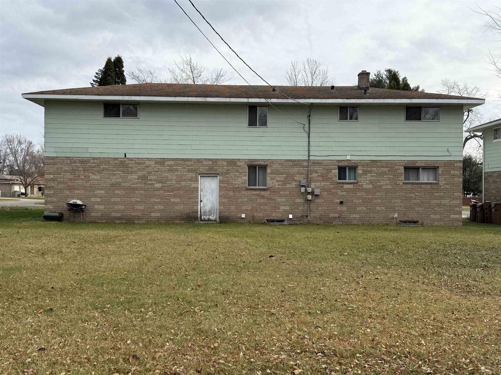 Photo of 2106-2108 Vermont AVENUE, Stevens Point, WI 54481 (MLS # 22600069)