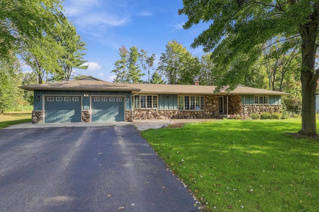 Photo of 1911 Shamrock LANE, Wisconsin Rapids, WI 54494 (MLS # 22604782)