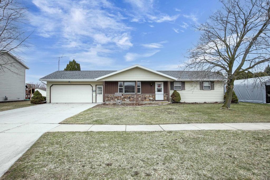 Photo of 1703 Eisenhower STREET, New Holstein, WI 53061 (MLS # 50323546)