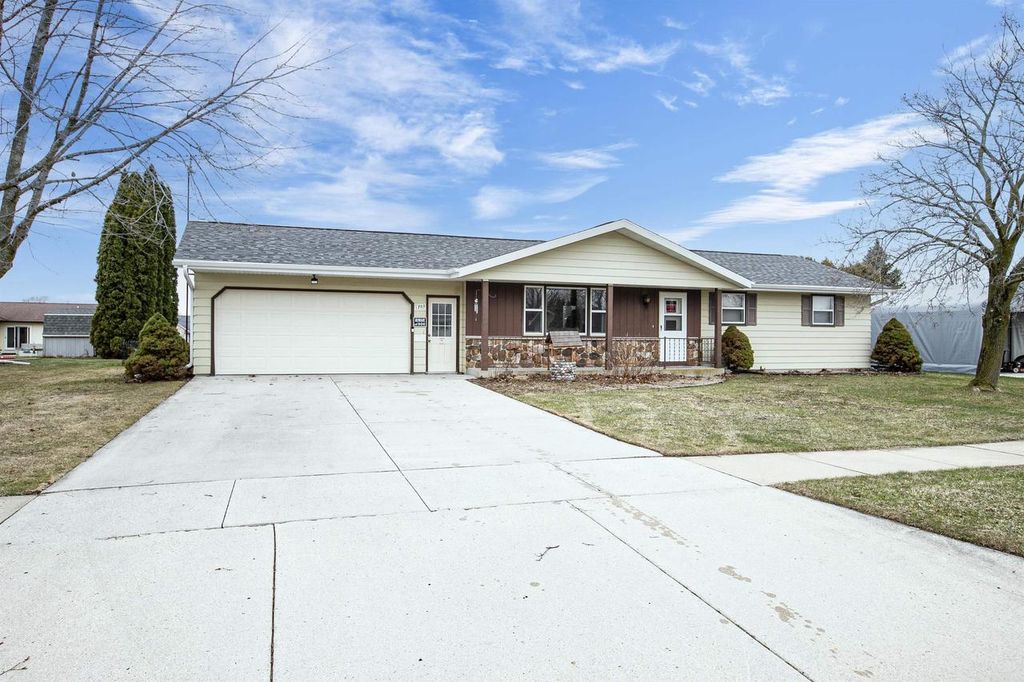 Photo of 1703 Eisenhower STREET, New Holstein, WI 53061 (MLS # 50323546)