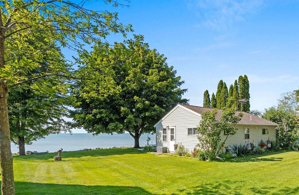 Photo of 165 Sun N Surf DRIVE, Luxemburg, WI 54217 (MLS # 50320799)