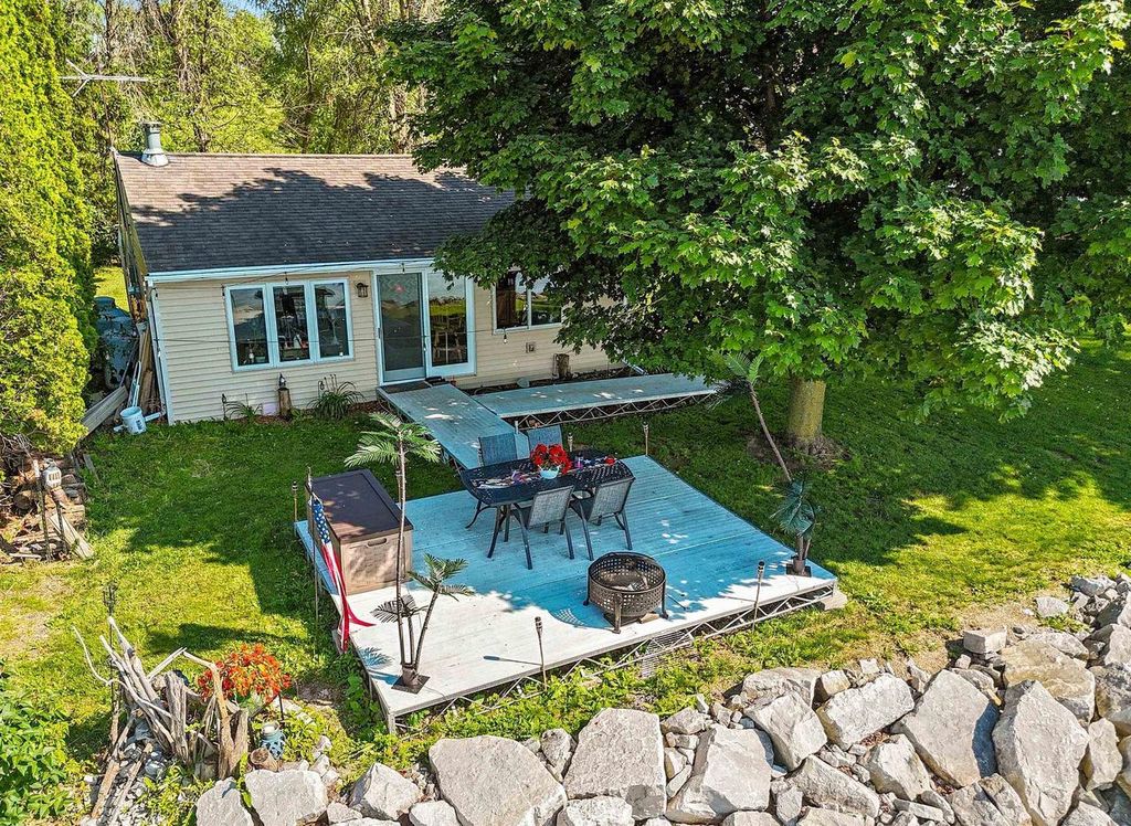 Photo of 165 Sun N Surf DRIVE, Luxemburg, WI 54217 (MLS # 50320799)