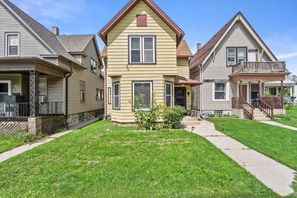 Photo of 2636 W Hayes AVENUE, Milwaukee, WI 53215 (MLS # 1977036)