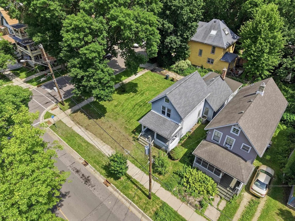 Photo of 1153 Jenifer STREET, Madison, WI 53703 (MLS # 2031903)