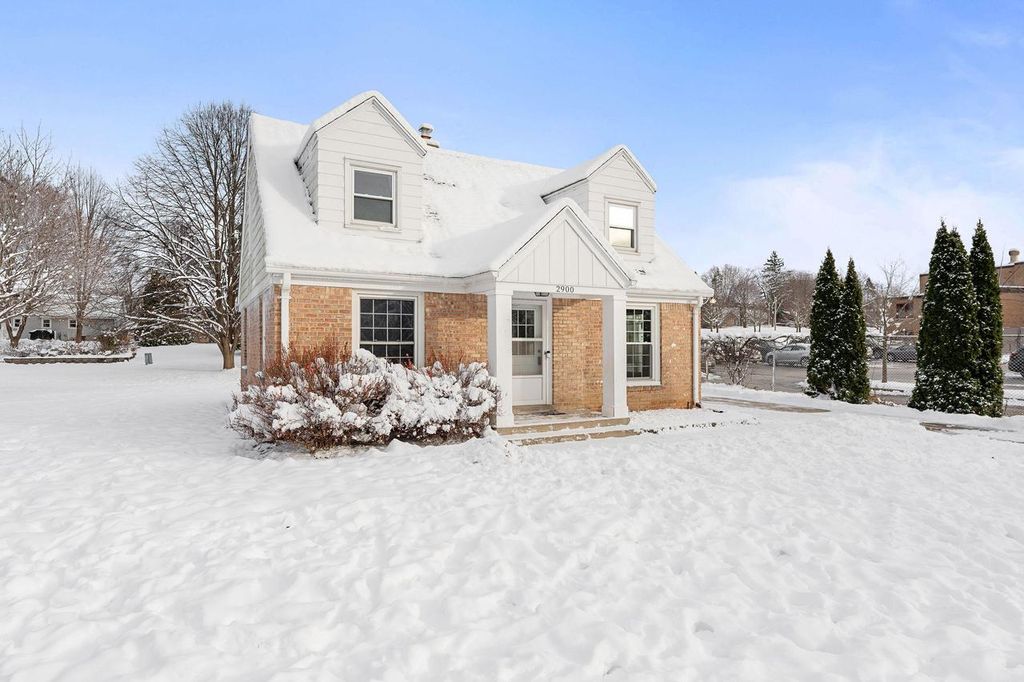 Photo of 2900 S Root River PARKWAY, Milwaukee, WI 53227 (MLS # 1944575)