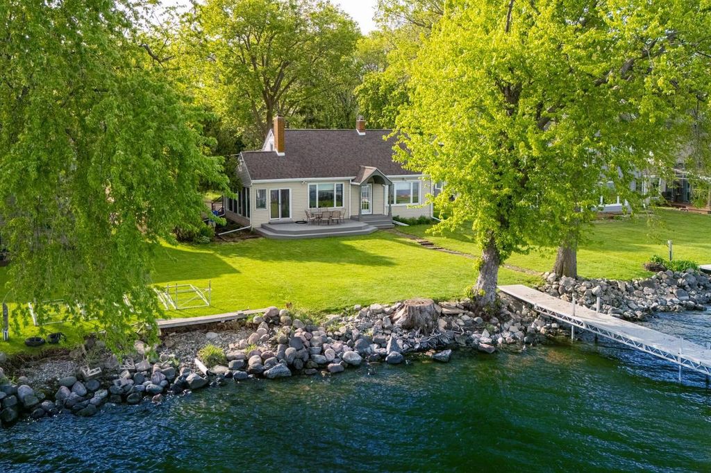 Photo of 188 Adella Beach ROAD, Neenah, WI 54956 (MLS # 50326026)