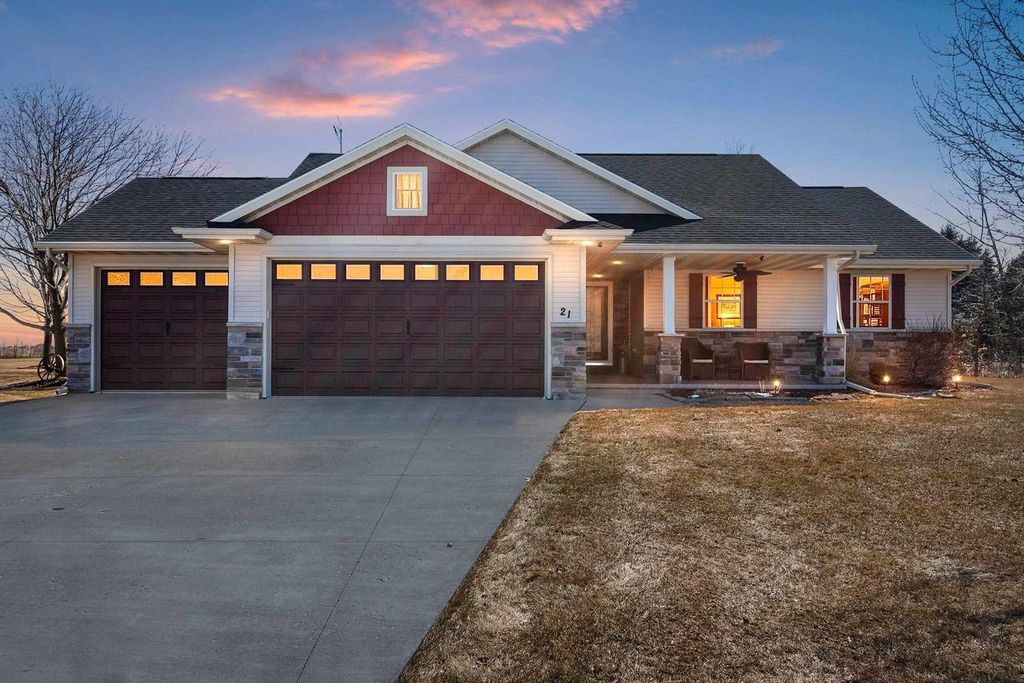 Photo of 21 Links COURT, Kaukauna, WI 54130 (MLS # 50322447)