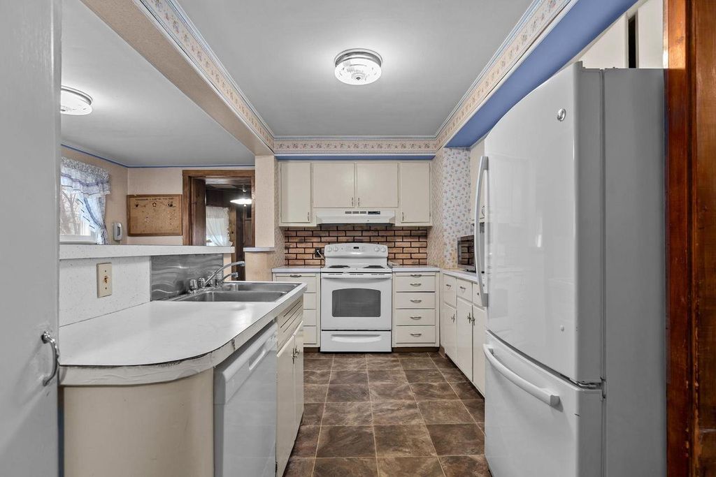 Photo of 425 S Main STREET, Iola, WI 54945 (MLS # 50321346)