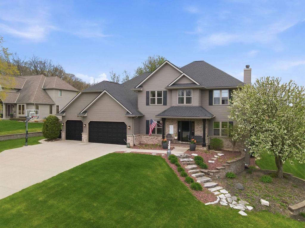 Photo of 412 Ledgewood DRIVE, Fond Du Lac, WI 54937 (MLS # 50325104)