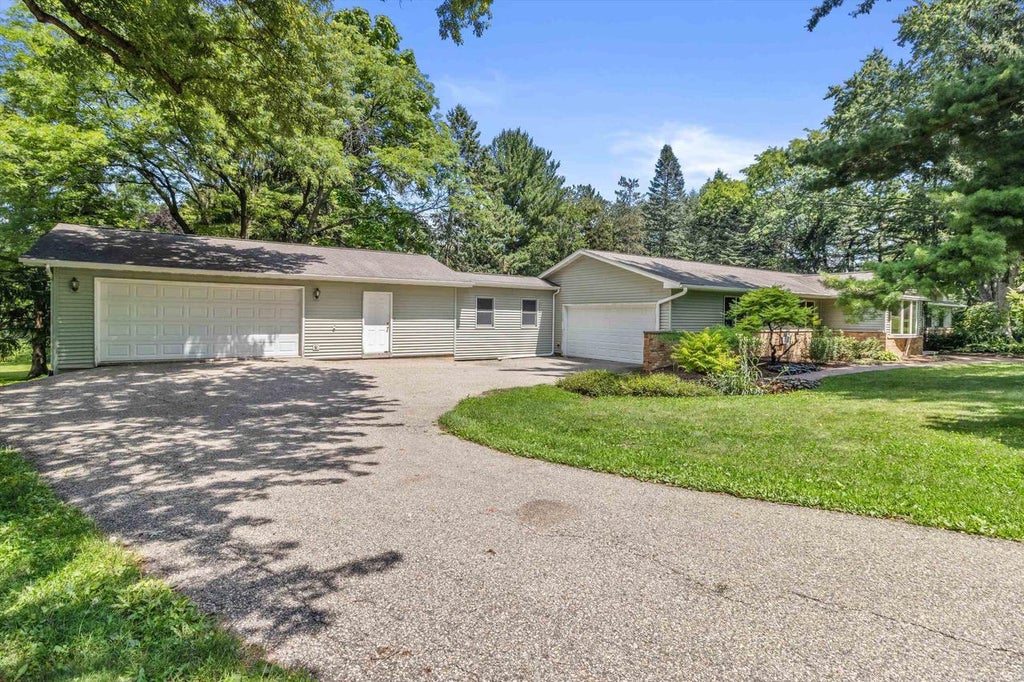 Photo of 5620 Harris CIRCLE, Fitchburg, WI 53575 (MLS # 2025419)