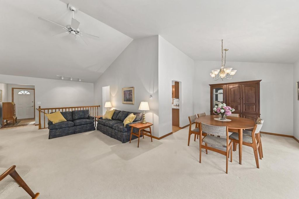 Photo of 18730 Estate CIRCLE #A, Brookfield, WI 53045 (MLS # 1948223)