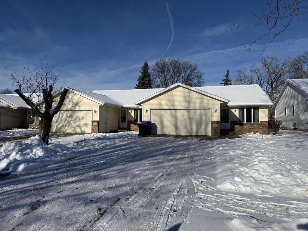 Photo of 1424 W Weiland LANE, Appleton, WI 54914 (MLS # 50318902)
