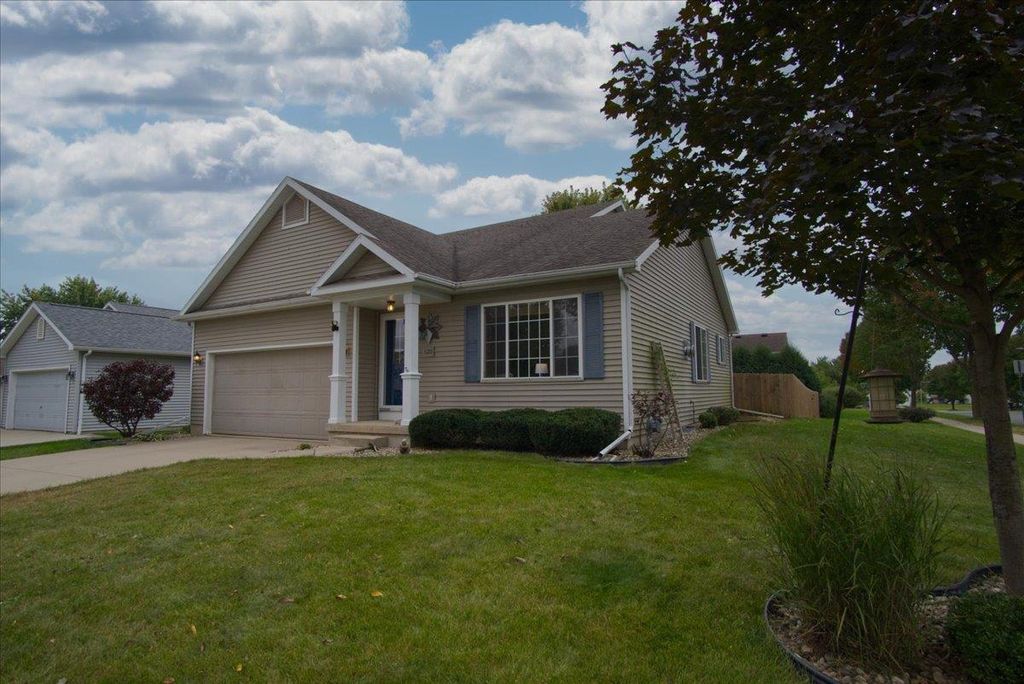 Photo of 1120 Hemlock DRIVE, Verona, WI 53593 (MLS # 2008882)