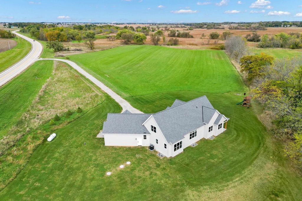 Photo of N4550 County Road DJ, Juneau, WI 53039 (MLS # 2010584)