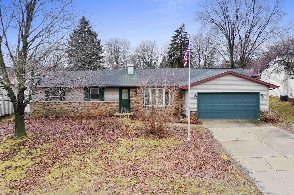 Photo of 2540 Sun TERRACE, Green Bay, WI 54311 (MLS # 50321424)