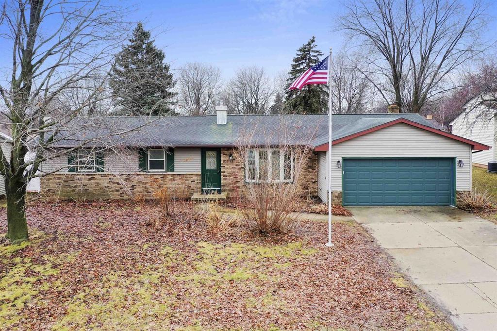 Photo of 2540 Sun TERRACE, Green Bay, WI 54311 (MLS # 50321424)