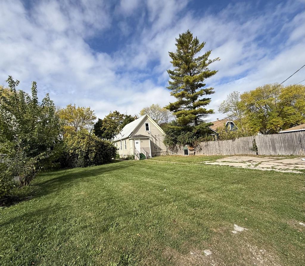 Photo of 4666 N 38th STREET, Milwaukee, WI 53209 (MLS # 1938626)