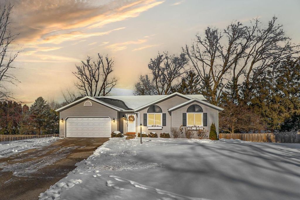 Photo of 5564 Colleen CIRCLE, Fitchburg, WI 53711 (MLS # 2016358)