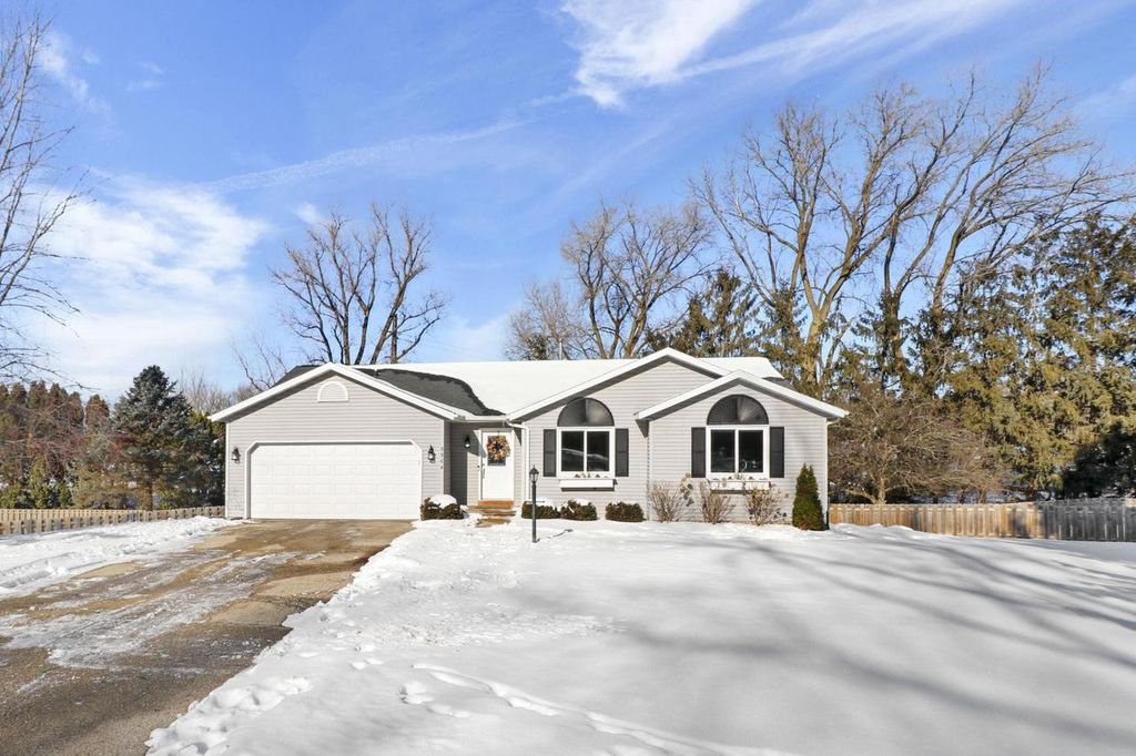 Photo of 5564 Colleen CIRCLE, Fitchburg, WI 53711 (MLS # 2016358)