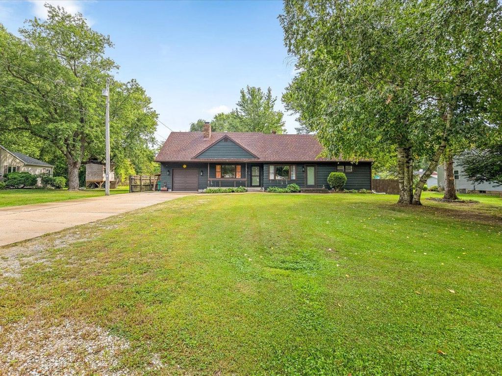 Photo of 2136 E Ridge ROAD, Beloit, WI 53511 (MLS # 2016965)