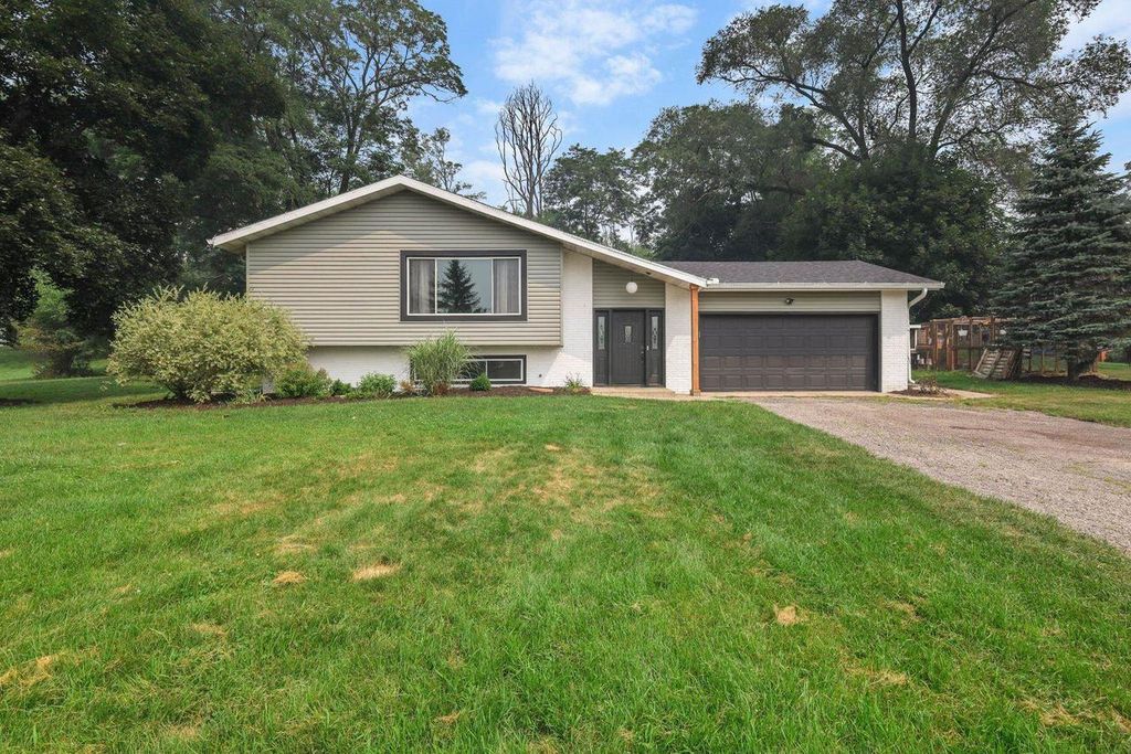 Photo of W8372 Crawford ROAD, Portage, WI 53901 (MLS # 2028403)