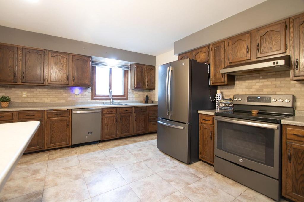 Photo of 340 Westbrook DRIVE, Oshkosh, WI 54904 (MLS # 50319831)