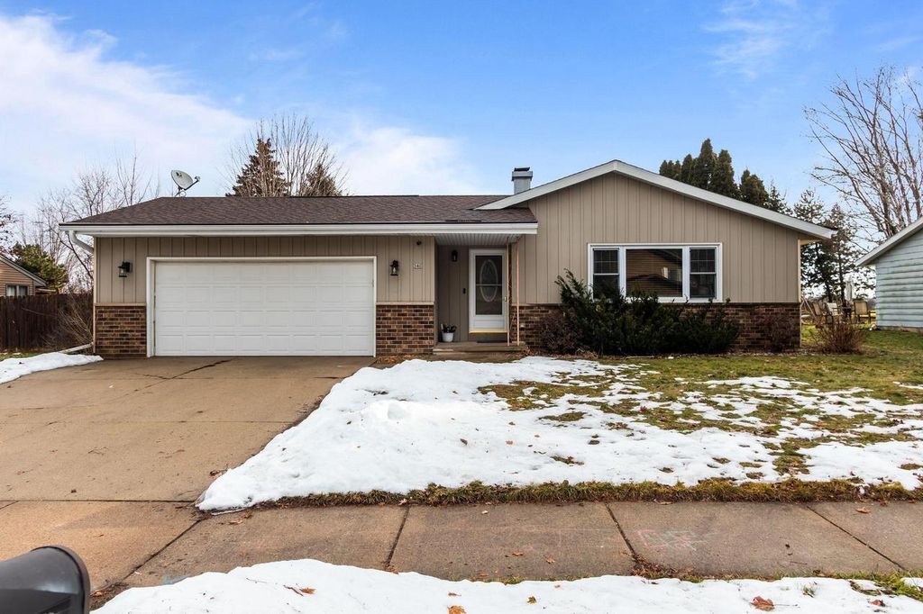 Photo of 340 Westbrook DRIVE, Oshkosh, WI 54904 (MLS # 50319831)