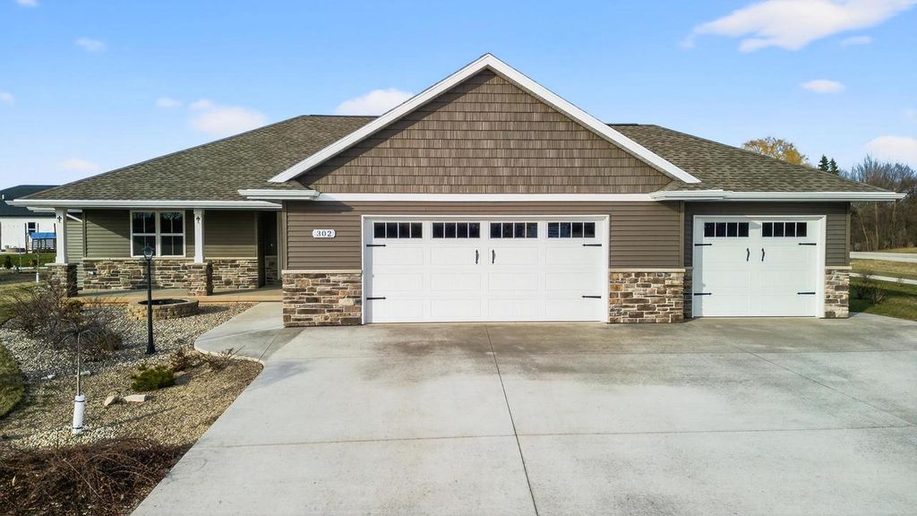 Photo of 302 Willie Mays CIRCLE, De Pere, WI 54115 (MLS # 50323351)