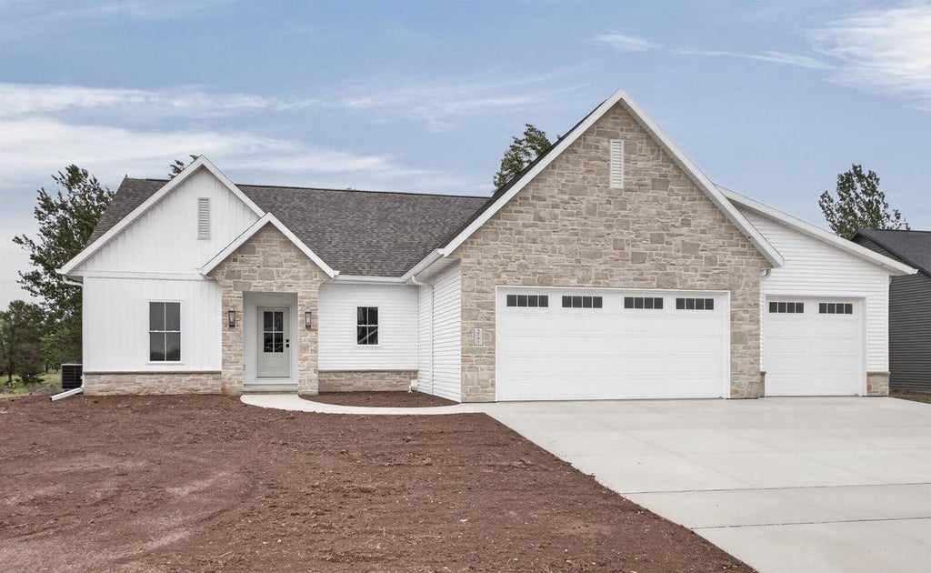 Photo of 3741 Edwina DRIVE, De Pere, WI 54115 (MLS # 50328764)