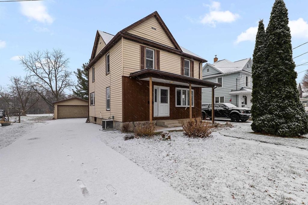 Photo of 673 S Center STREET, Beaver Dam, WI 53916 (MLS # 2013153)