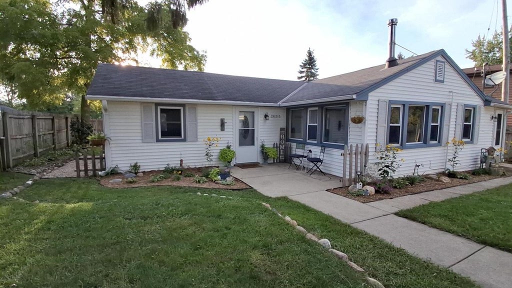 Photo of 26215 S Wind Lake ROAD, Waterford, WI 53185 (MLS # 1980414)