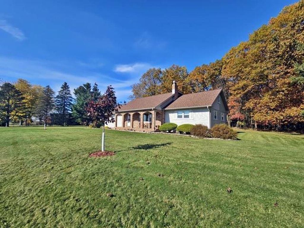 Photo of 7382 Old Highway 10, Marshfield, WI 54449 (MLS # 22505042)