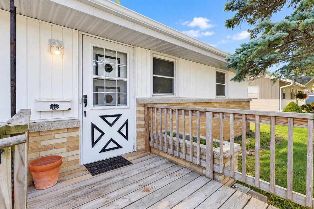 Photo of 2210 Richmond AVENUE, Manitowoc, WI 54220 (MLS # 50334084)