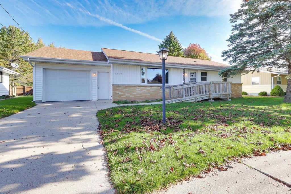 Photo of 2210 Richmond AVENUE, Manitowoc, WI 54220 (MLS # 50334084)