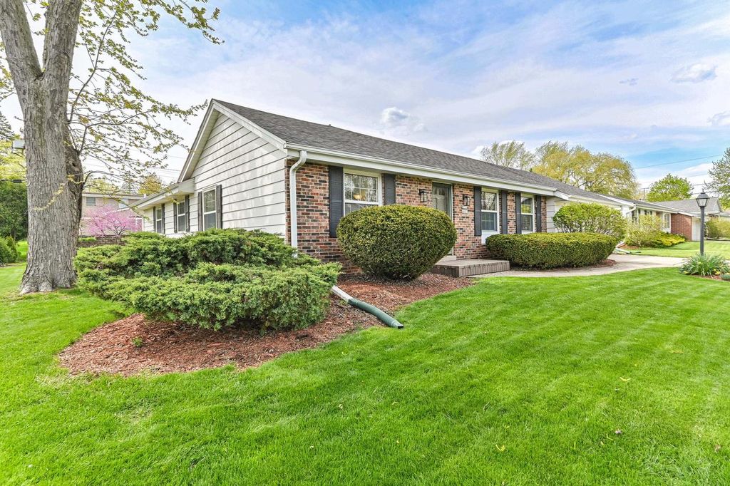 Photo of W173N8479 Westbridge AVENUE, Menomonee Falls, WI 53051 (MLS # 1960597)
