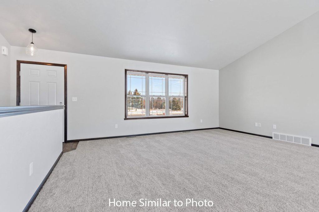 Photo of 1246 Putnam DRIVE, Pulaski, WI 54162 (MLS # 50320990)