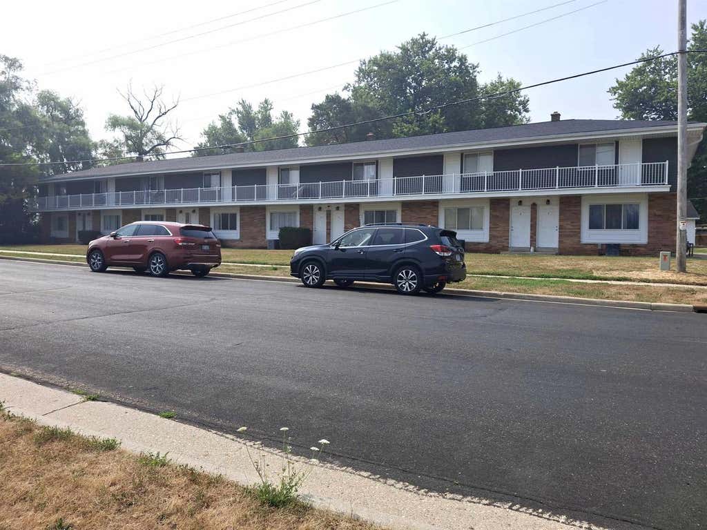 Photo of 1405 Oconomowoc AVENUE, Watertown, WI 53094 (MLS # 2030213)