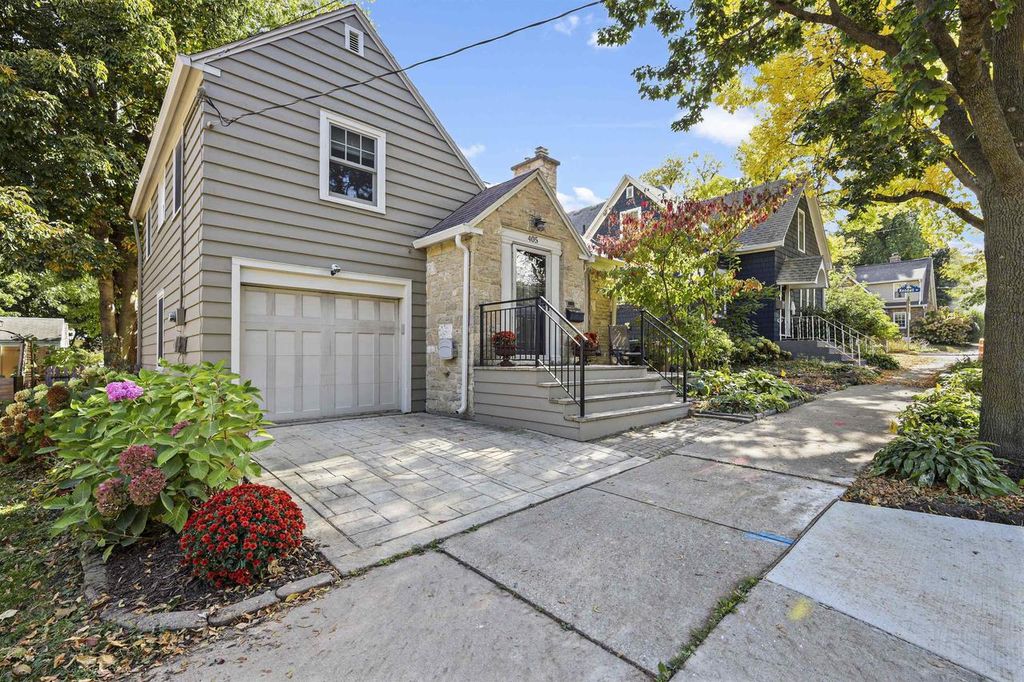 Photo of 405 N Franklin AVENUE, Madison, WI 53705 (MLS # 2010910)