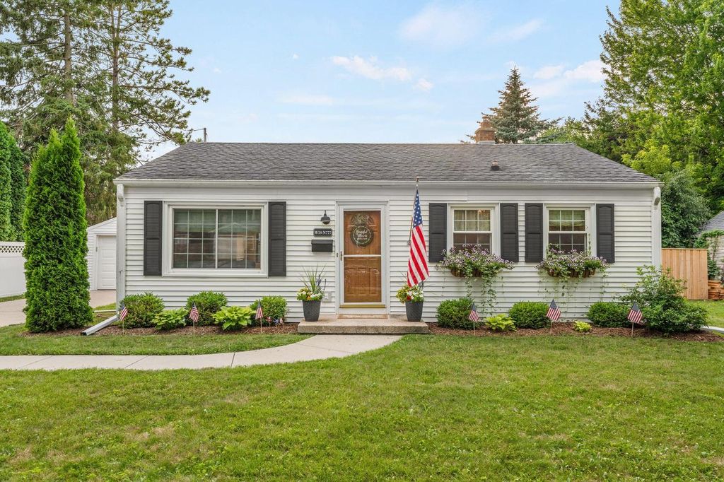 Photo of W59N777 Highwood DRIVE, Cedarburg, WI 53012 (MLS # 1971305)
