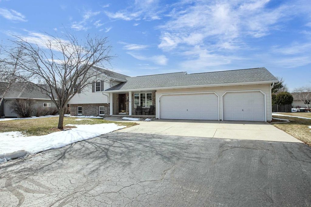 Photo of 1248 Deer Haven DRIVE, Menasha, WI 54952 (MLS # 50322792)