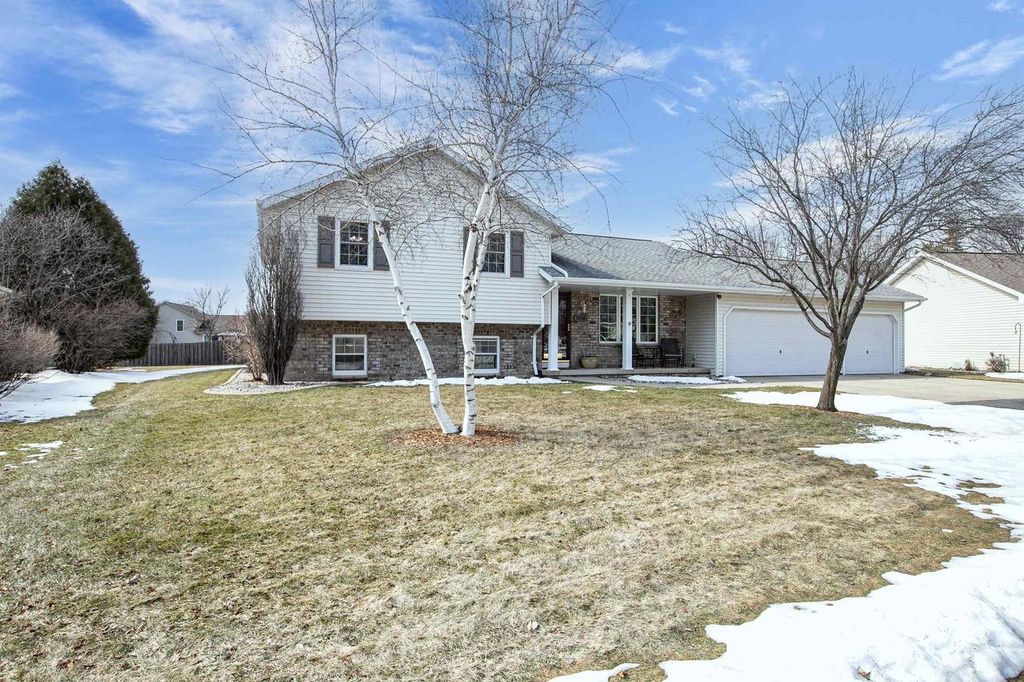 Photo of 1248 Deer Haven DRIVE, Menasha, WI 54952 (MLS # 50322792)