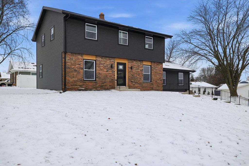 Photo of 5801 W Allwood DRIVE, Franklin, WI 53132 (MLS # 1946203)
